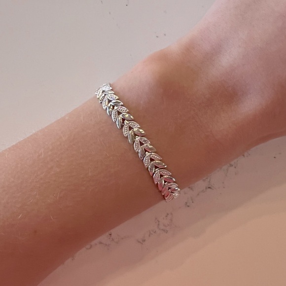 Sterling silver and diamond leaf bracelet - Picture 3 of 4